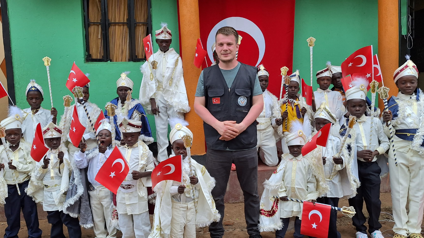 Afrıkalı çocuklar sünnet oldu 